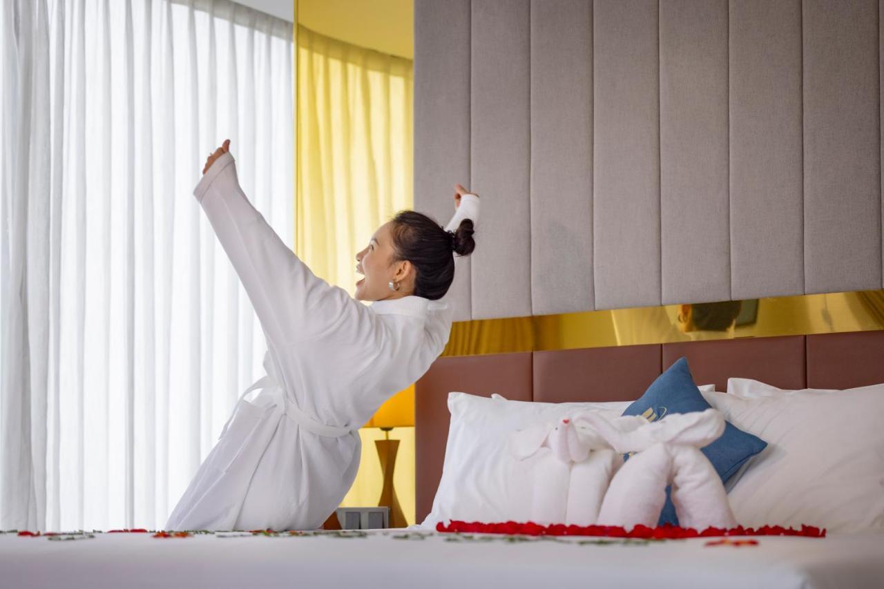 Miracle Luxury Nha Trang Hotel ภายนอก รูปภาพ